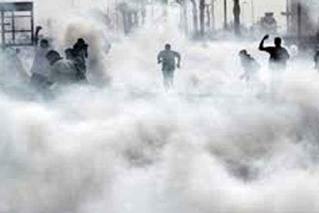 Police fire tear gas to disperse protesting university non-academic staff 