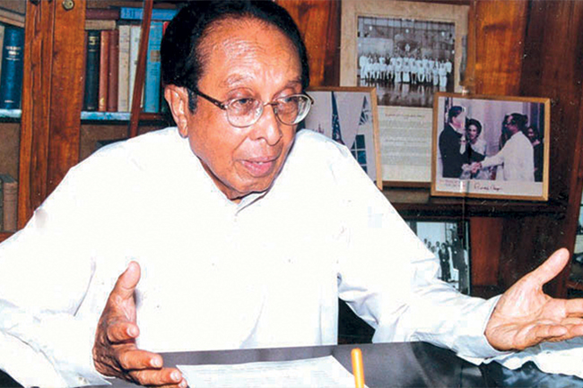 Fmr Finance Minister Ronnie de Mel passes away