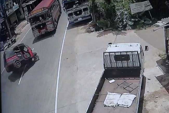 Fatal bus and tuk collision leaves one dead, four injured