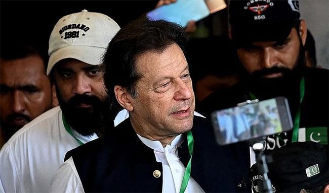 Former Pakistan PM Imran Khan gets bail in graft case, lawyer says