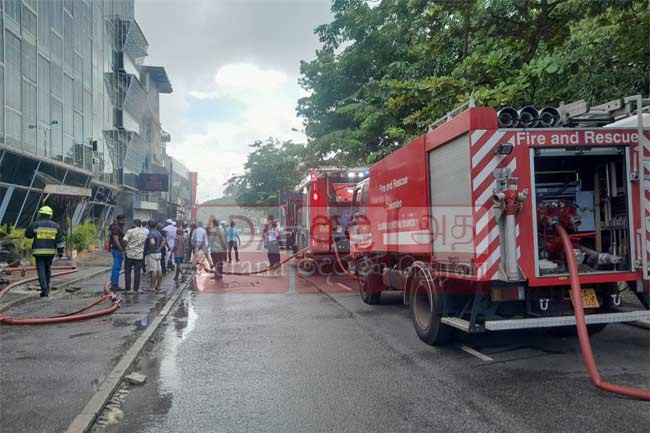 Fire breaks out at function hall in Maligawatta