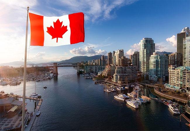 Two arrested for defrauding money promising employment in Canada