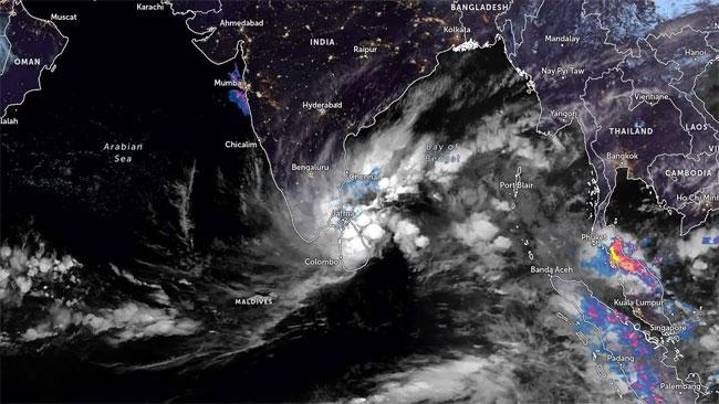 Cyclonic Storm “FENGAL” weakens, showers and strong winds continue across Sri Lanka
