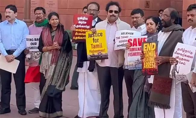 India’s opposition MPs protest against arrest of Indian fishermen by Sri Lanka