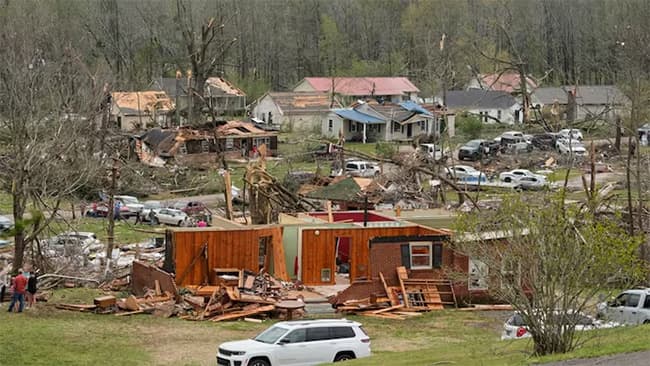 Powerful storms hit the US, at least 16 killed