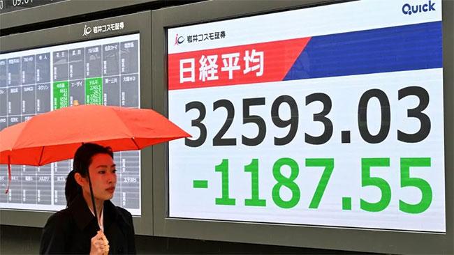 Asian markets plunge as Trump’s global tariff turmoil deepens