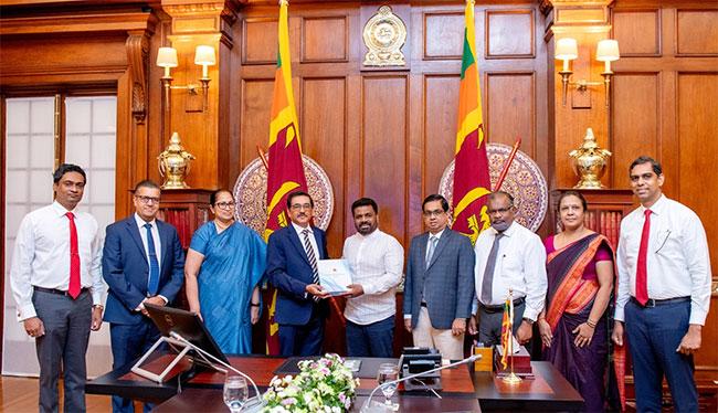 Central Bank presents 2024 Annual Economic Review to President