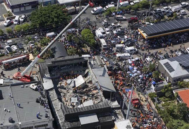 Roof collapses at a Dominican Republic nightclub, killing at least 79 people