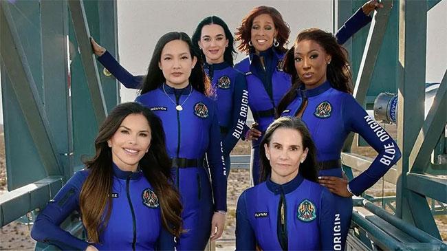 Katy Perry roars into space on all-woman flight