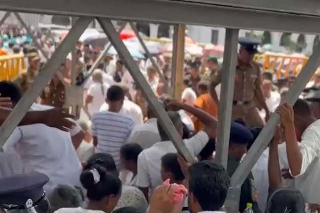 ‘Siri Dalada Wandanawa’: Newly arriving devotees not allowed to join queues