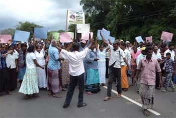 VIDEO: Protesters use dead body to block road