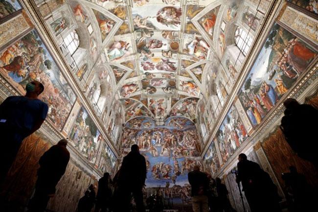 Vatican closes Sistine Chapel to the public and prepares for papal conclave