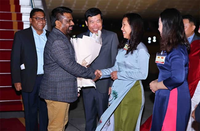 President of Sri Lanka begins state visit to Vietnam
