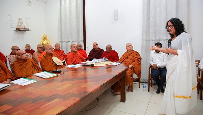 PM briefs Chief Prelates of Amarapura and Ramanna chapters on education reforms