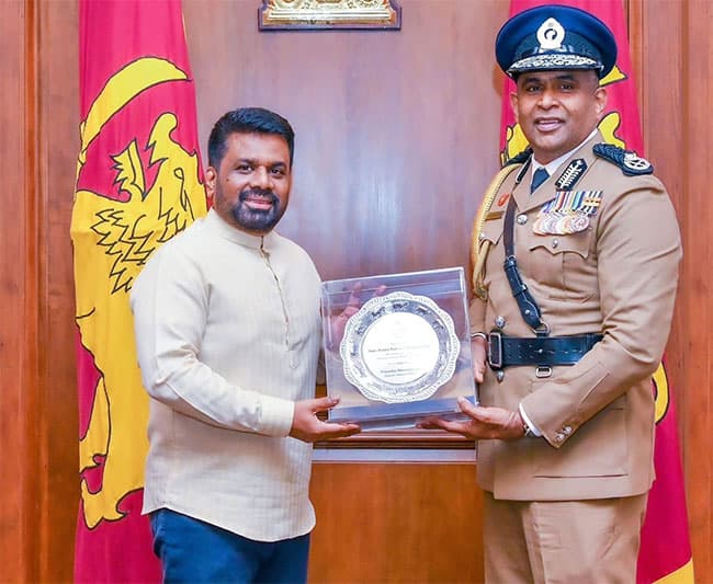 Newly appointed IGP Priyantha Weerasooriya calls on President