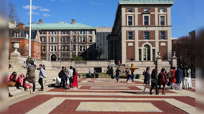 Indians lead drop in US university visas