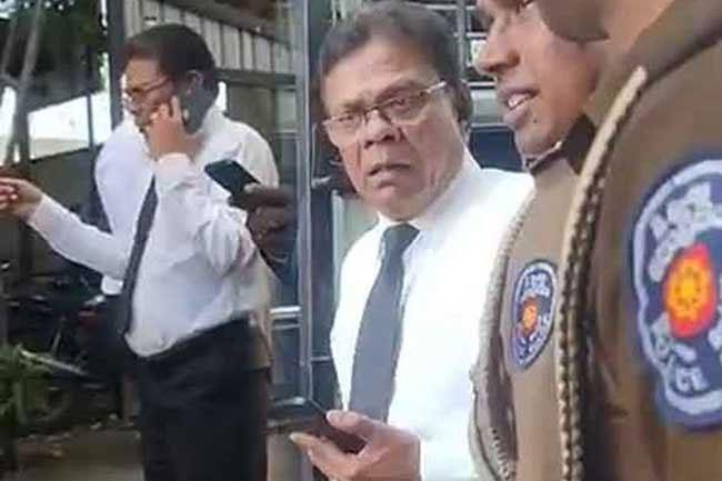 Police seek to arrest senior attorney over incident at Mount Lavinia court premises 