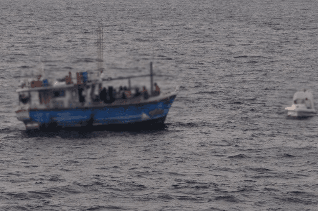 Boat carrying suspected narcotics and 5 crew members arrested in Southern seas