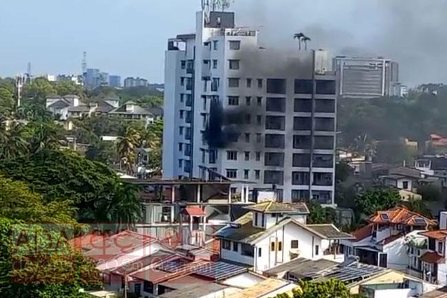 Fire breaks out in Narahenpita apartment complex 