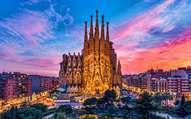 Barcelona’s Sagrada Família becomes world’s tallest church