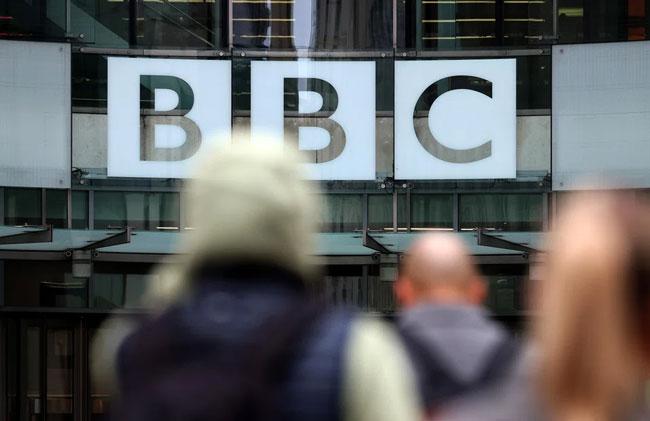 Trump says will sue BBC for up to US$5 billion over video edit