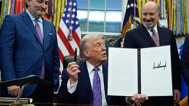 Trump signs order to block states from enforcing own AI rules