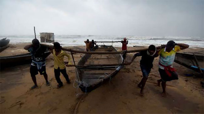 Fishermen advised not to venture into sea areas from Kankesanthurai to Hambantota via Trincomalee