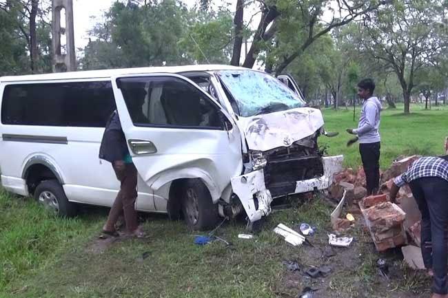 Five injured in van accident after attending cricket match in Dambulla