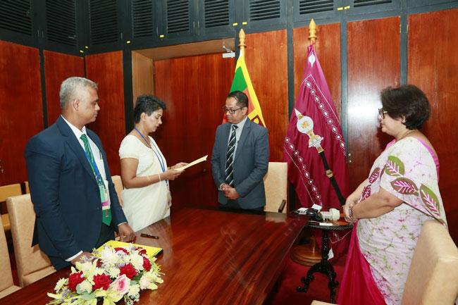 New Auditor General takes oath of secrecy before Speaker 