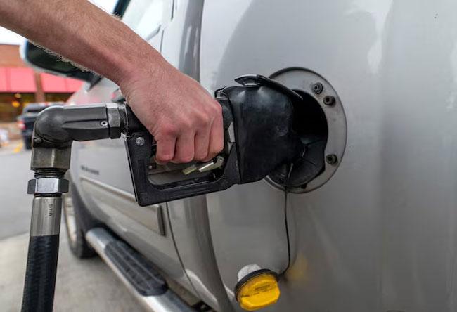 US gasoline crosses $3 per gallon mark in test of Trump’s Iran war