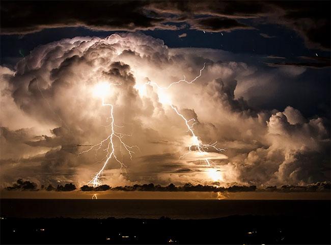 Advisory issued for severe lightning 