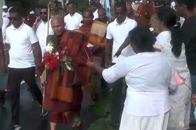 ‘Ehi Passiko’ Peace Walk enters fifth day; Set to reach Kelaniya Temple tomorrow