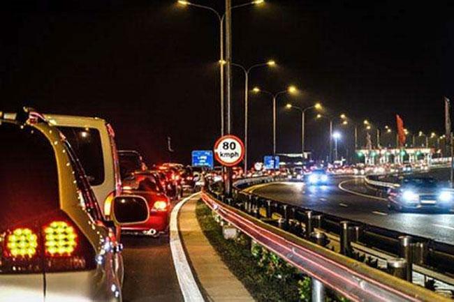 Bus-lorry collision disrupts traffic on Southern Expressway