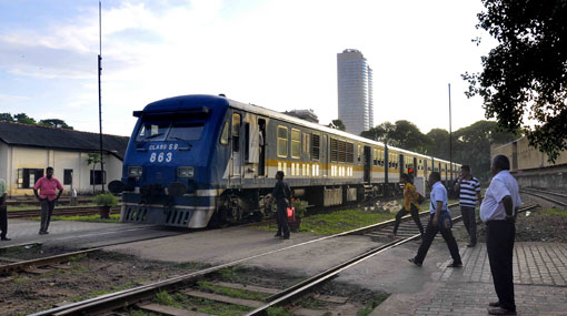 Mother jumps in front of train with infant 