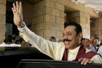 Mahinda hands over SLFP chairmanship to Prez Maithripala