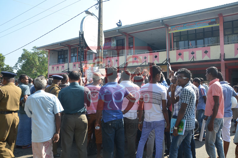 Man threatens to self immolate if Sajin Vass joins gov.