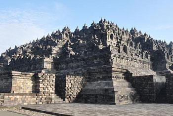ISIS threaten to attack world’s largest Buddhist temple