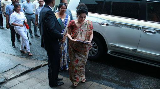 Shashi Weerawansa arrives at FCID
