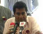 VIDEO: Bash heads on a rock instead of coconuts, Mervyn advises 