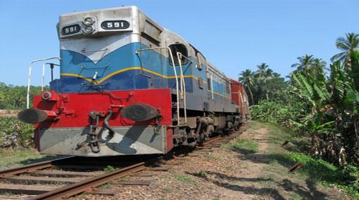 Colombo bound train derails in Polgahawela 
