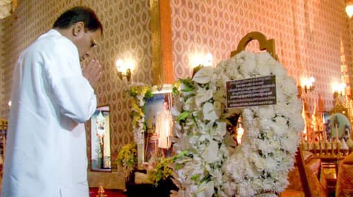 President pays last respects to King Bhumibol