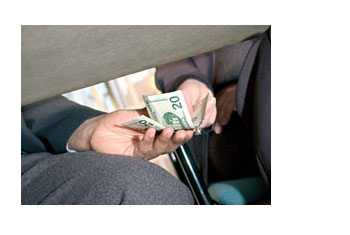 Crimes OIC, sergeant  caught taking Rs.1 lakh bribe