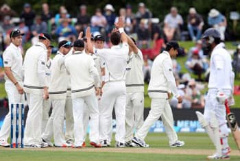 New Zealand 431, Sri Lanka 103-2 at tea