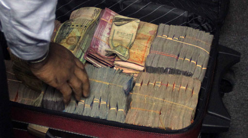 Three customs officials nabbed while accepting largest ever bribe of Rs. 125m