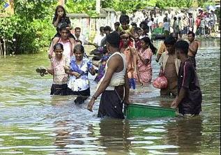 As floods hit Sri Lanka, UN agencies back Government relief efforts
