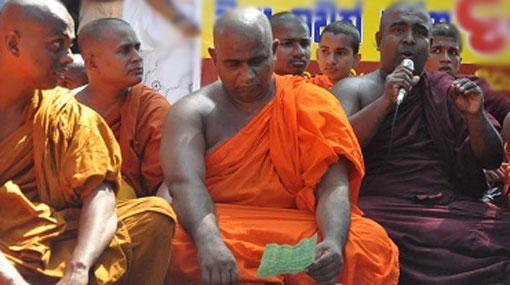 Police use water cannons on ‘Sihala Ravaya’ at Kuragala