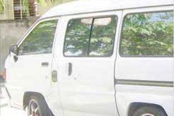 Person abducted by group in white van in Alewatta
