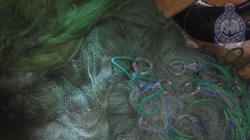 Navy arrests 10 local fishermen using illegal nets