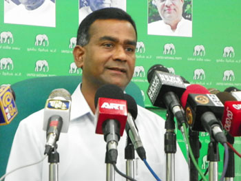 VIDEO: Govt blasting US while accepting their aid - Tissa