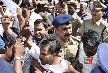 Commotion as Indian college hosts Lankan students